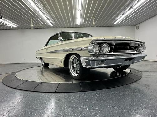 White 1964 Ford Galaxie 500 XL Base