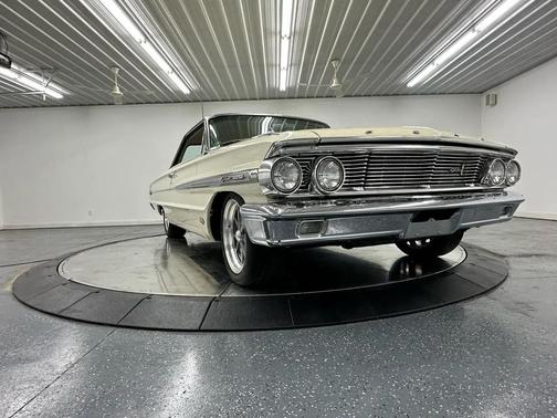 White 1964 Ford Galaxie 500 XL Base