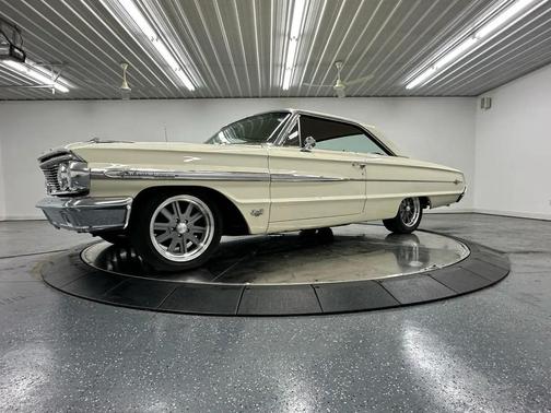White 1964 Ford Galaxie 500 XL Base