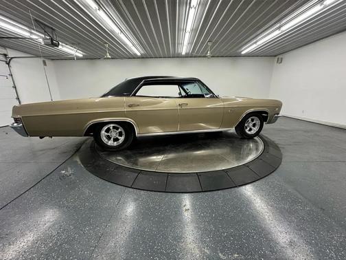 Champagne 1966 Chevrolet Caprice Classic