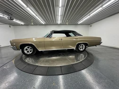 Champagne 1966 Chevrolet Caprice Classic
