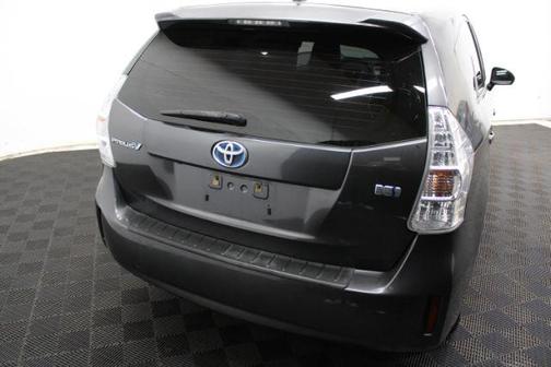 2014 Toyota Prius v Five