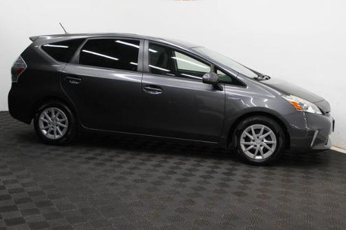 2014 Toyota Prius v Five