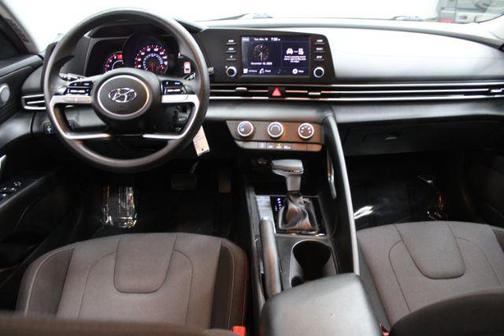 2021 Hyundai ELANTRA SE