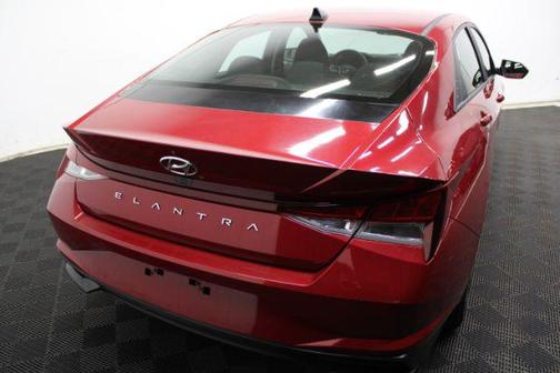 2021 Hyundai ELANTRA SE