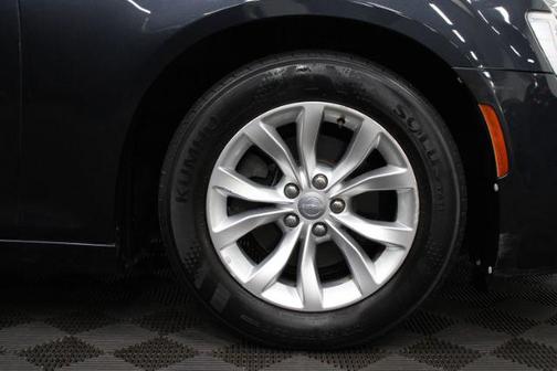 2016 Chrysler 300 Limited