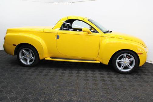 2004 Chevrolet SSR Base