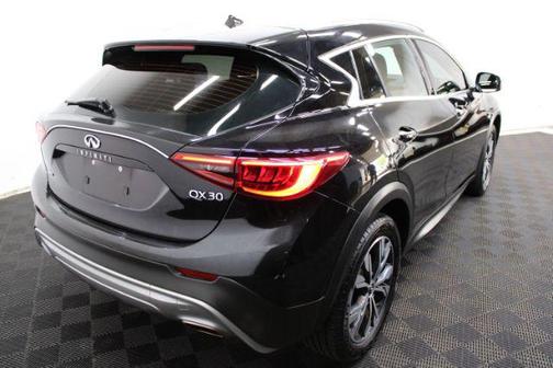 2018 INFINITI QX30 Luxury