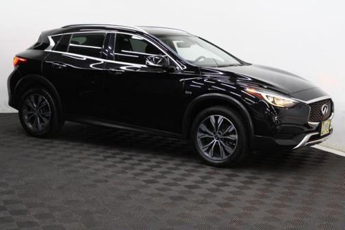 2018 INFINITI QX30 Luxury