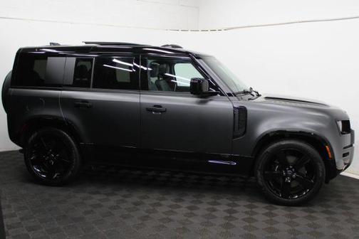 2025 Land Rover Defender 110 V8