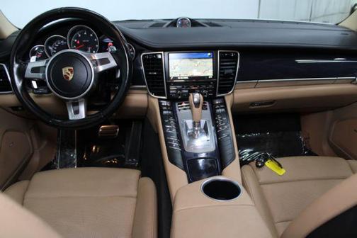 2016 Porsche Panamera Edition