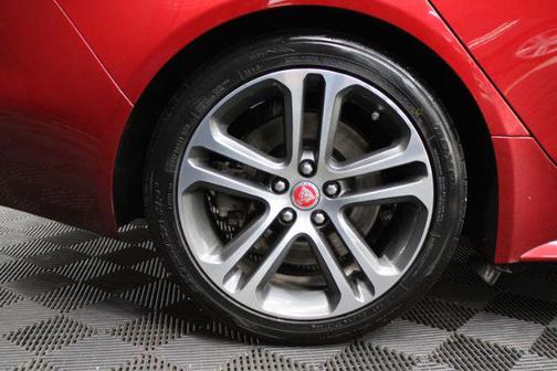 2017 Jaguar XE 35t R-Sport