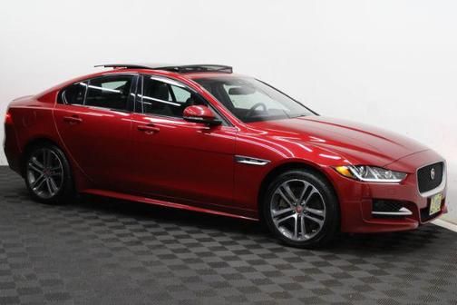 2017 Jaguar XE 35t R-Sport