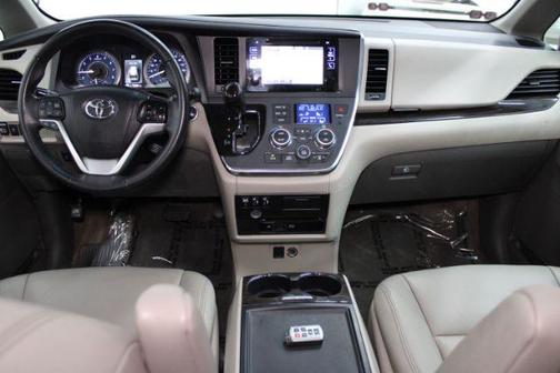 2017 Toyota Sienna XLE Premium
