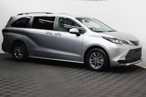 2021 Toyota Sienna LE