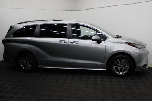 2021 Toyota Sienna LE