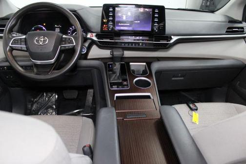 2021 Toyota Sienna LE
