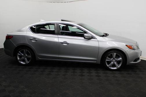 2013 Acura ILX 2.0L w/Premium Package