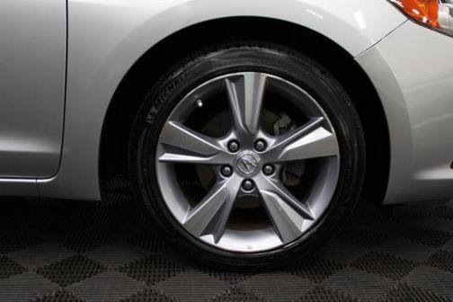 2013 Acura ILX 2.0L w/Premium Package
