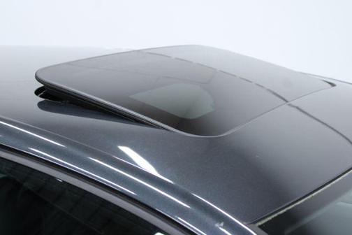 2013 Volkswagen Golf R 4-Door w/DCC & Navigation