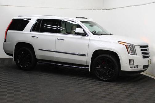 Crystal White Tricoat 2017 Cadillac Escalade Luxury
