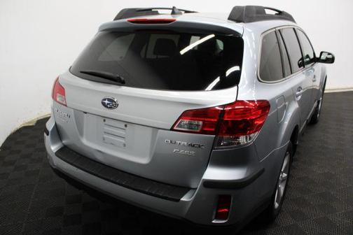 Ice Silver Metallic 2013 Subaru Outback 2.5i Limited