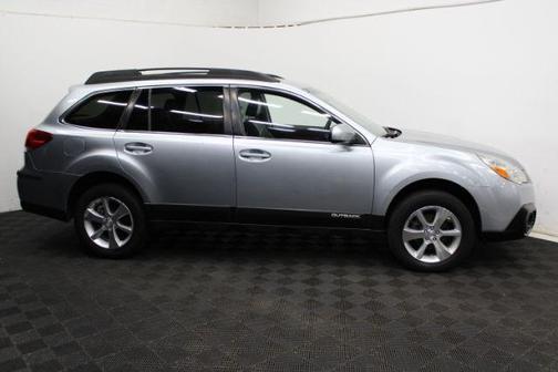 Ice Silver Metallic 2013 Subaru Outback 2.5i Limited