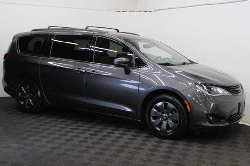 Granite Crystal Metallic Clearcoat 2019 Chrysler Pacifica Hybrid Touring L