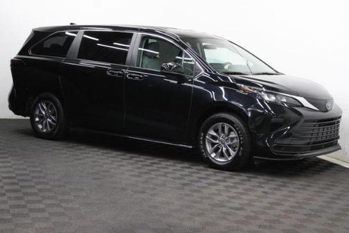 2024 Toyota Sienna LE