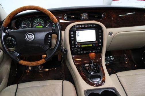 2008 Jaguar XJ Base