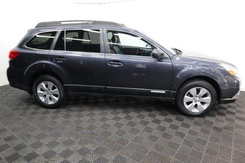 Photo 5 of 24 of 2010 Subaru Outback 2.5i Limited