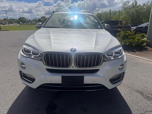 Pearl White 2019 BMW X6 xDrive35i Sports Activity Coupe