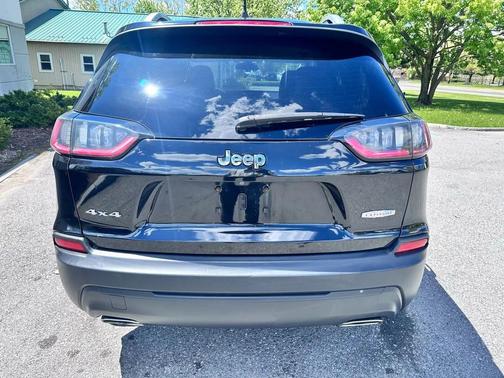 Black 2019 Jeep Cherokee Latitude Plus