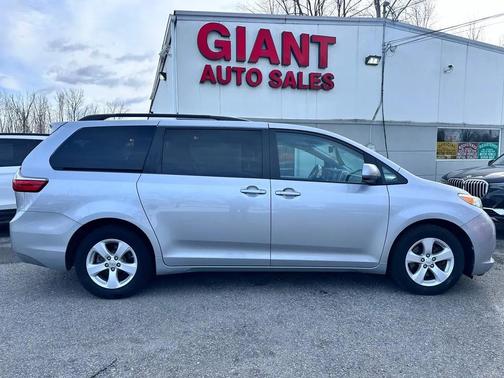 2015 Toyota Sienna LE