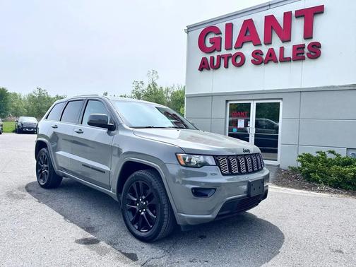 grey 2020 Jeep Grand Cherokee Altitude