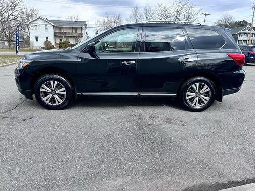 2019 Nissan Pathfinder 4x4 S