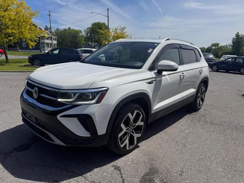 Pearl White 2022 Volkswagen Taos SEL 4MOTION