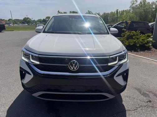 Pearl White 2022 Volkswagen Taos SEL 4MOTION
