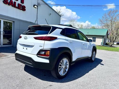 White 2021 Hyundai KONA SEL Auto AWD