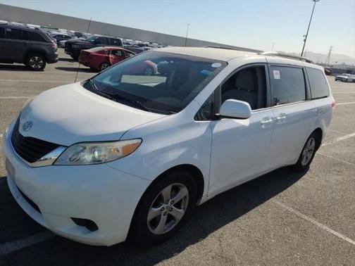 2014 Toyota Sienna LE