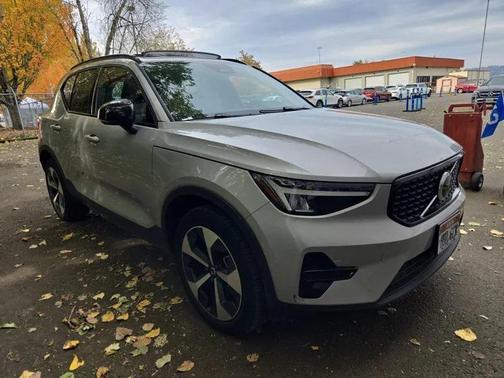 2024 Volvo XC40 B5 Core