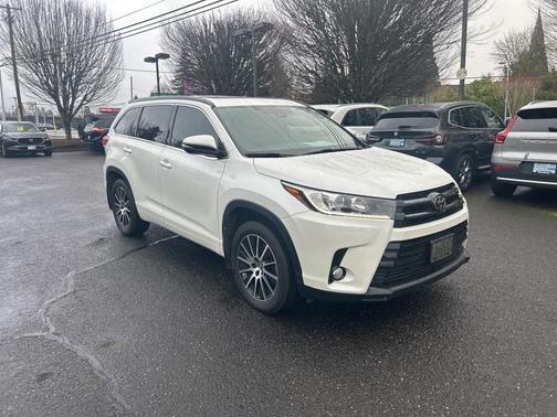 2017 Toyota Highlander SE
