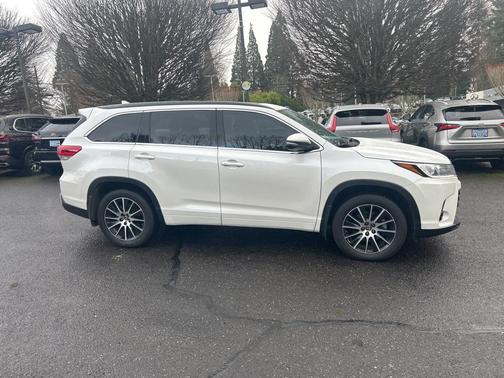 2017 Toyota Highlander SE