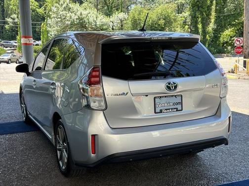 2016 Toyota Prius v Five