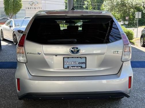 2016 Toyota Prius v Five