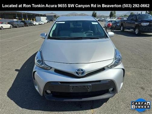 2016 Toyota Prius v Five