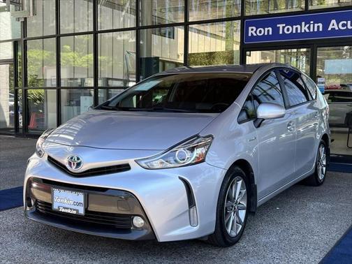 2016 Toyota Prius v Five