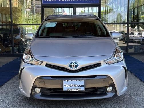 2016 Toyota Prius v Five
