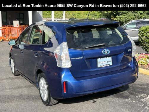 2014 Toyota Prius v Three
