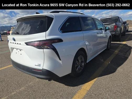 2023 Toyota Sienna LE